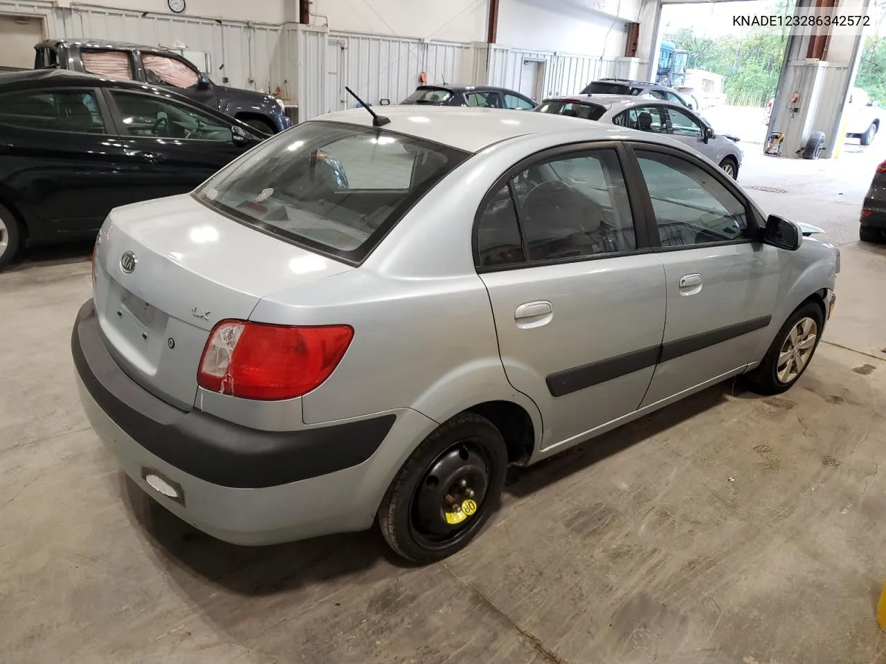 2008 Kia Rio Base VIN: KNADE123286342572 Lot: 69751494