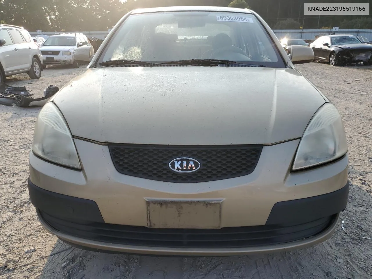 KNADE223196519166 2009 Kia Rio Base