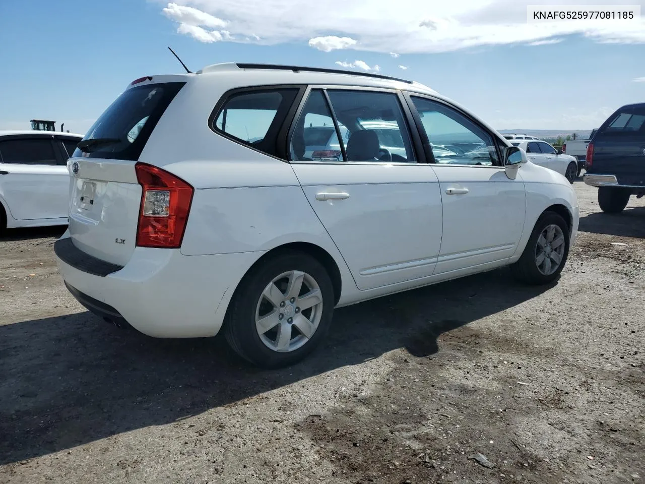 2007 Kia Rondo Base VIN: KNAFG525977081185 Lot: 62184994