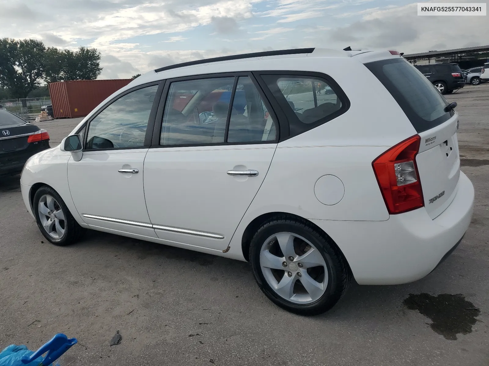 2007 Kia Rondo Base VIN: KNAFG525577043341 Lot: 68304644