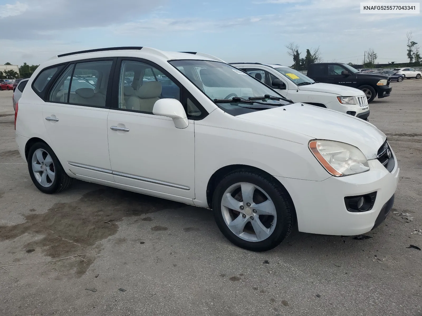 2007 Kia Rondo Base VIN: KNAFG525577043341 Lot: 68304644