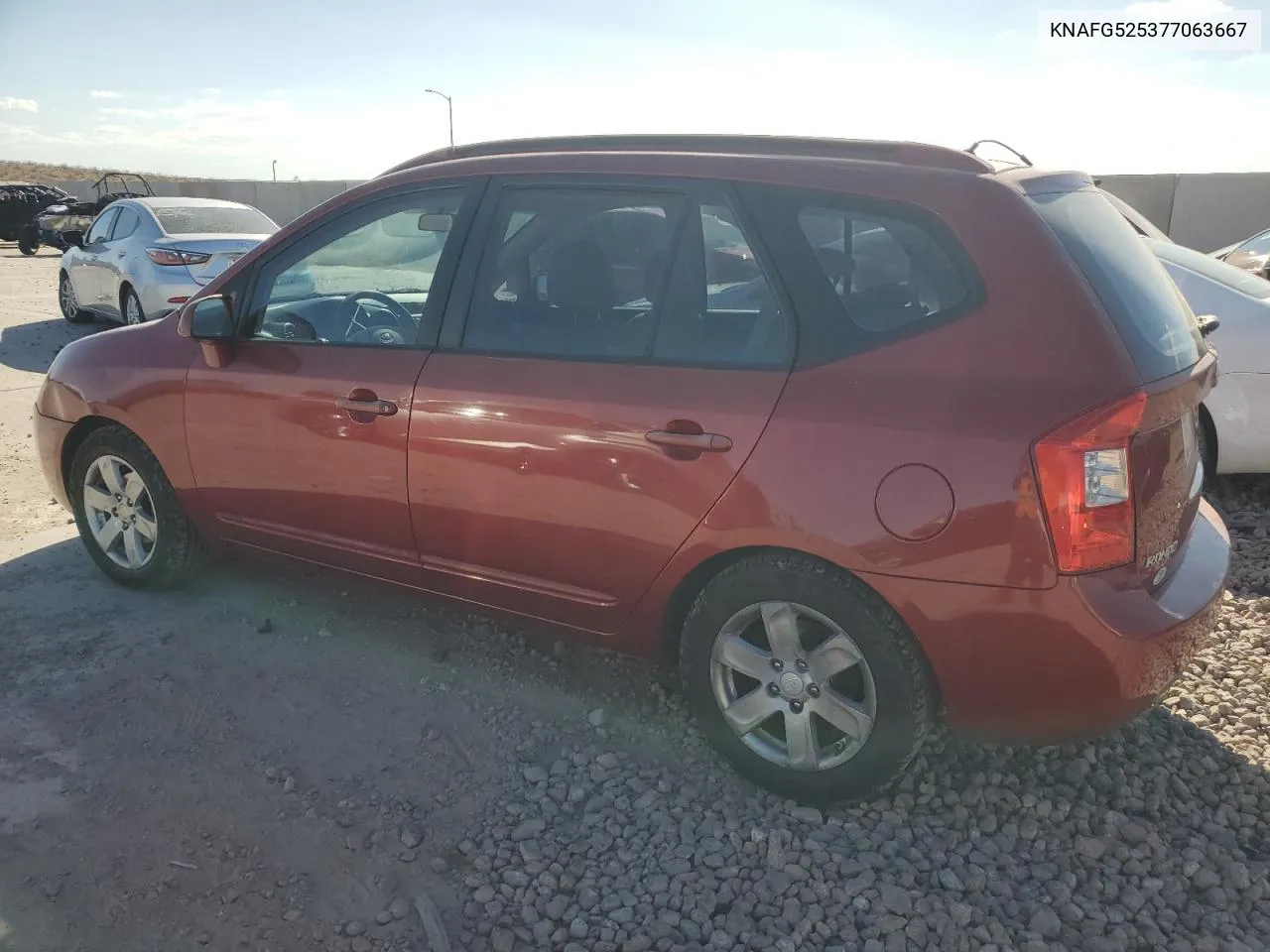 2007 Kia Rondo Base VIN: KNAFG525377063667 Lot: 72430004