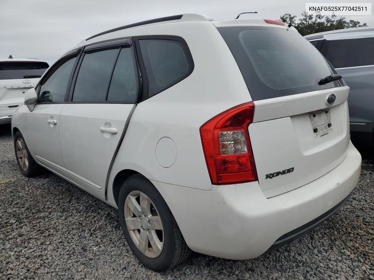 2007 Kia Rondo Base VIN: KNAFG525X77042511 Lot: 74114254