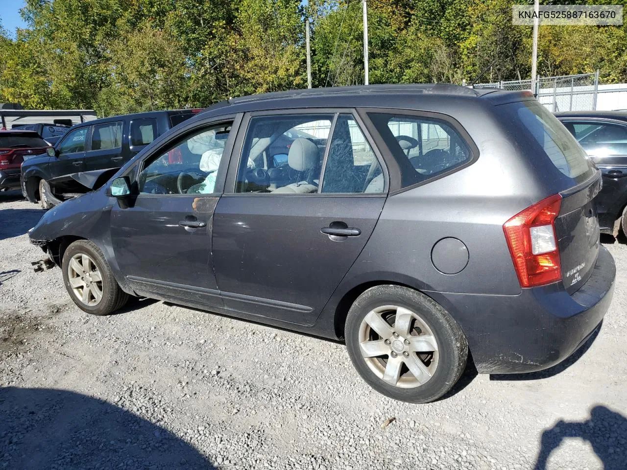 KNAFG525887163670 2008 Kia Rondo Base