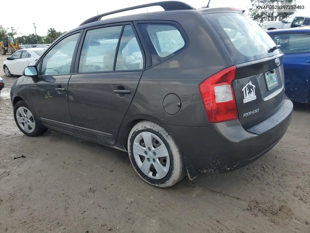 KNAFG528397257483 2009 Kia Rondo Base