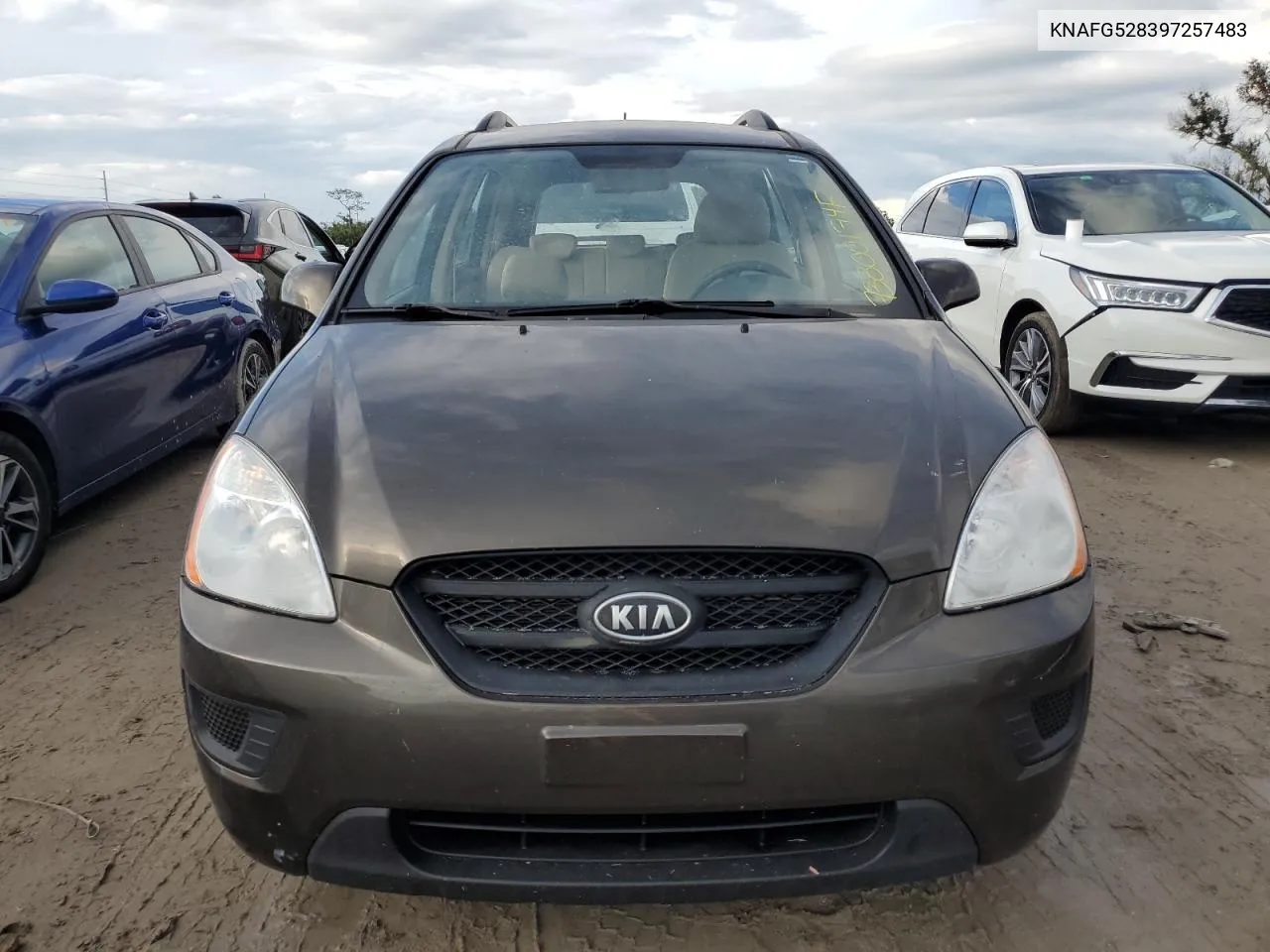 KNAFG528397257483 2009 Kia Rondo Base