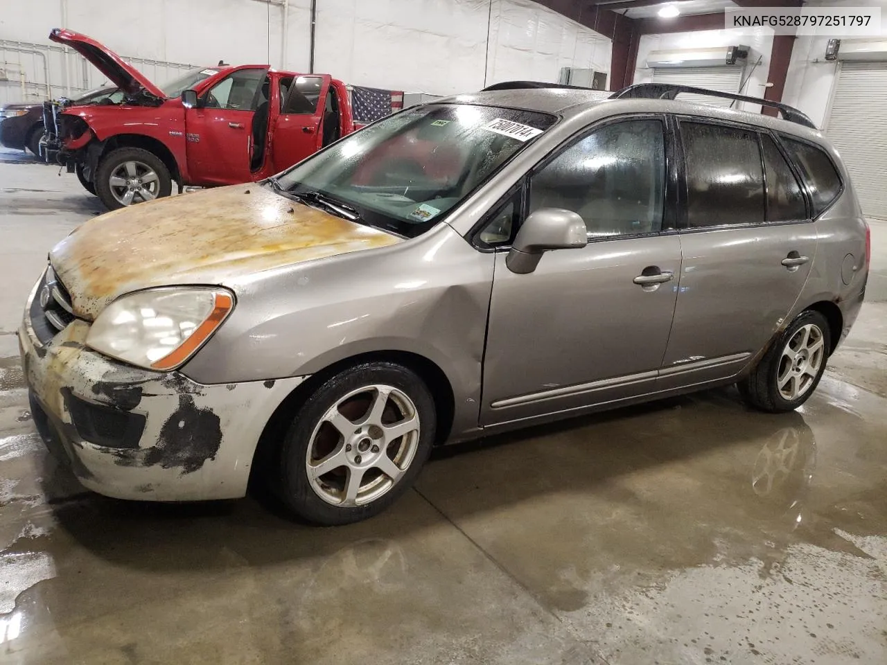 2009 Kia Rondo Base VIN: KNAFG528797251797 Lot: 75007014