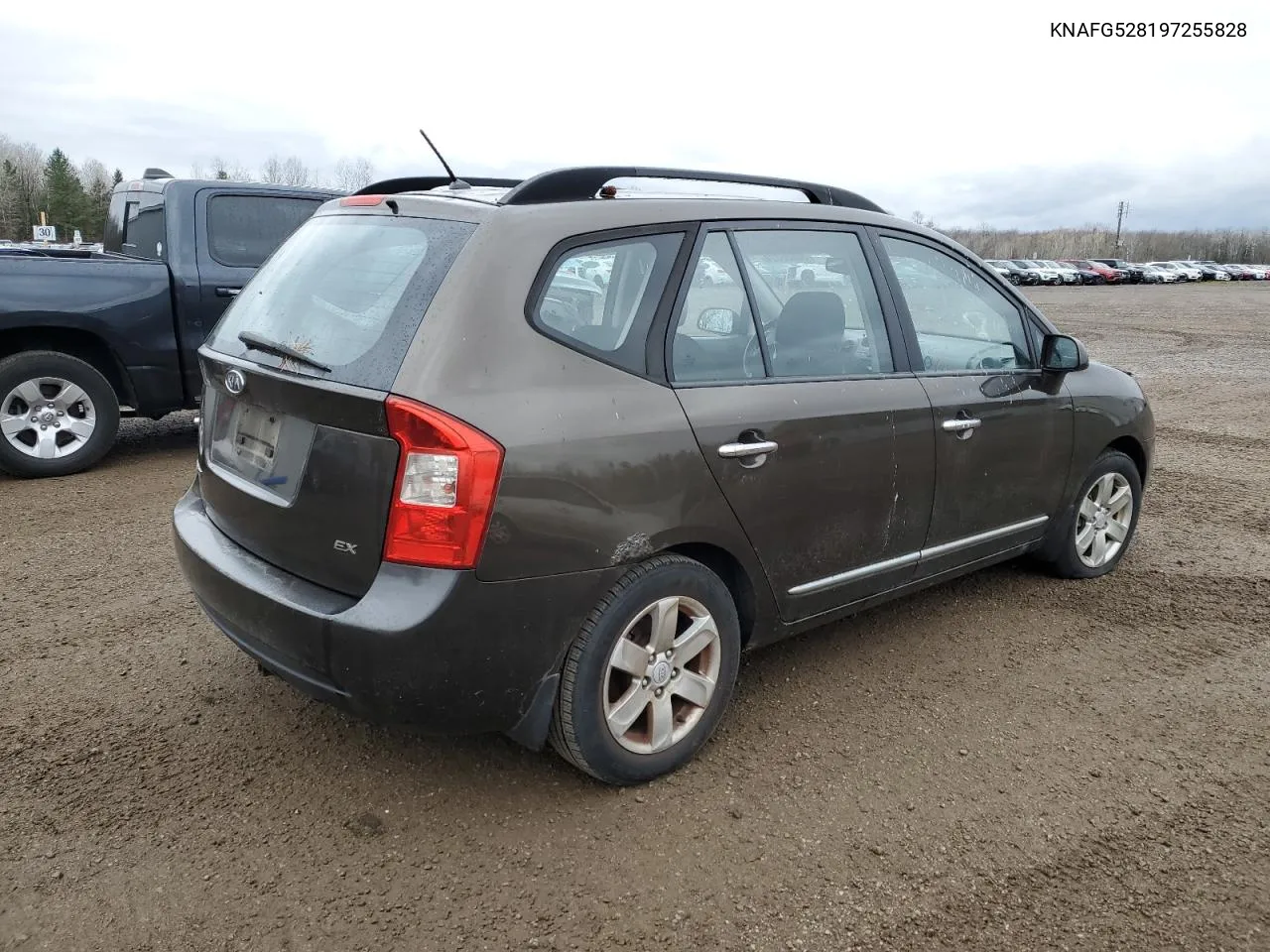 2009 Kia Rondo Base VIN: KNAFG528197255828 Lot: 80026824