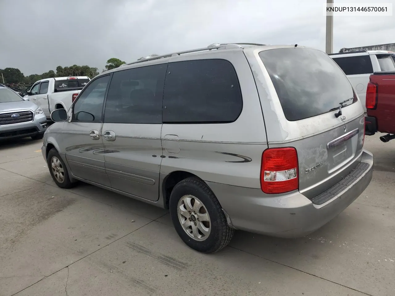 2004 Kia Sedona Ex VIN: KNDUP131446570061 Lot: 74222344