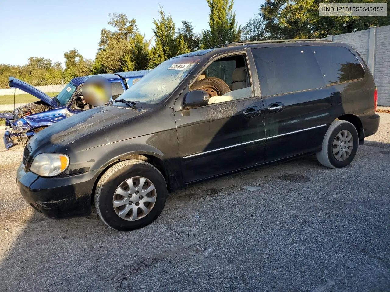 2005 Kia Sedona Ex VIN: KNDUP131056640057 Lot: 72153844