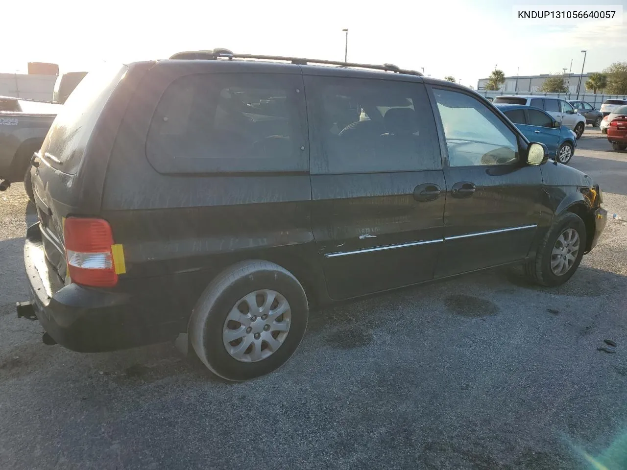 2005 Kia Sedona Ex VIN: KNDUP131056640057 Lot: 72153844