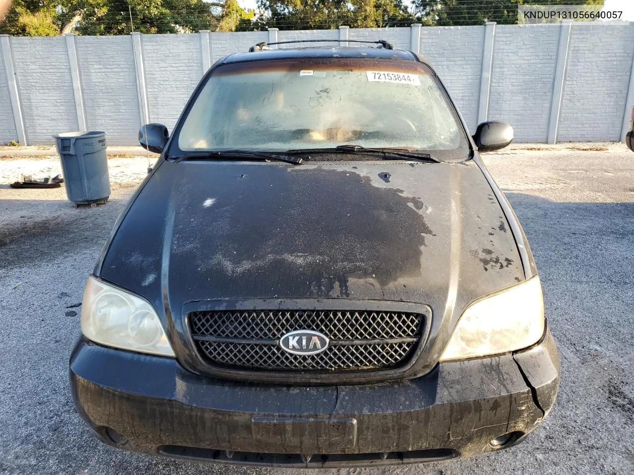 2005 Kia Sedona Ex VIN: KNDUP131056640057 Lot: 72153844