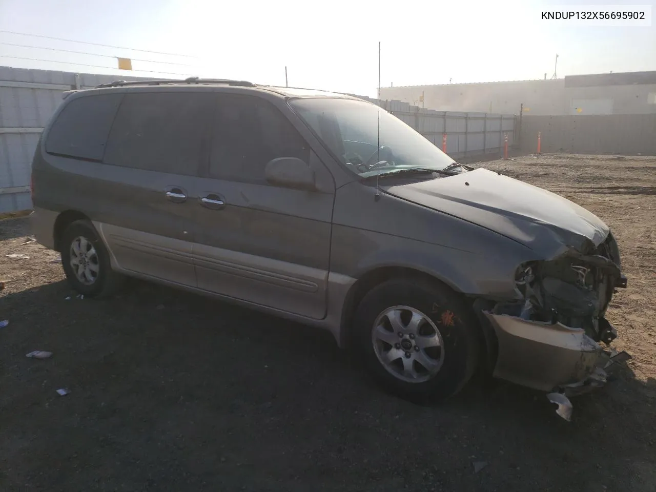 2005 Kia Sedona Ex VIN: KNDUP132X56695902 Lot: 73604104