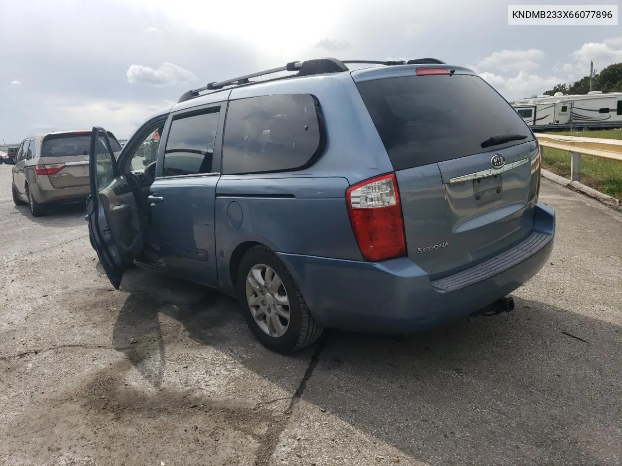 2006 Kia Sedona Ex VIN: KNDMB233X66077896 Lot: 72731044