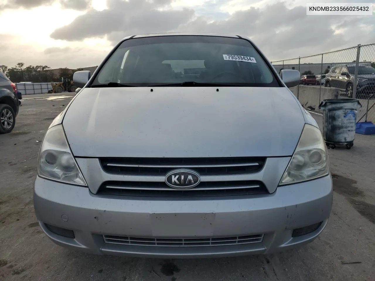 2006 Kia Sedona Ex VIN: KNDMB233566025432 Lot: 79539434