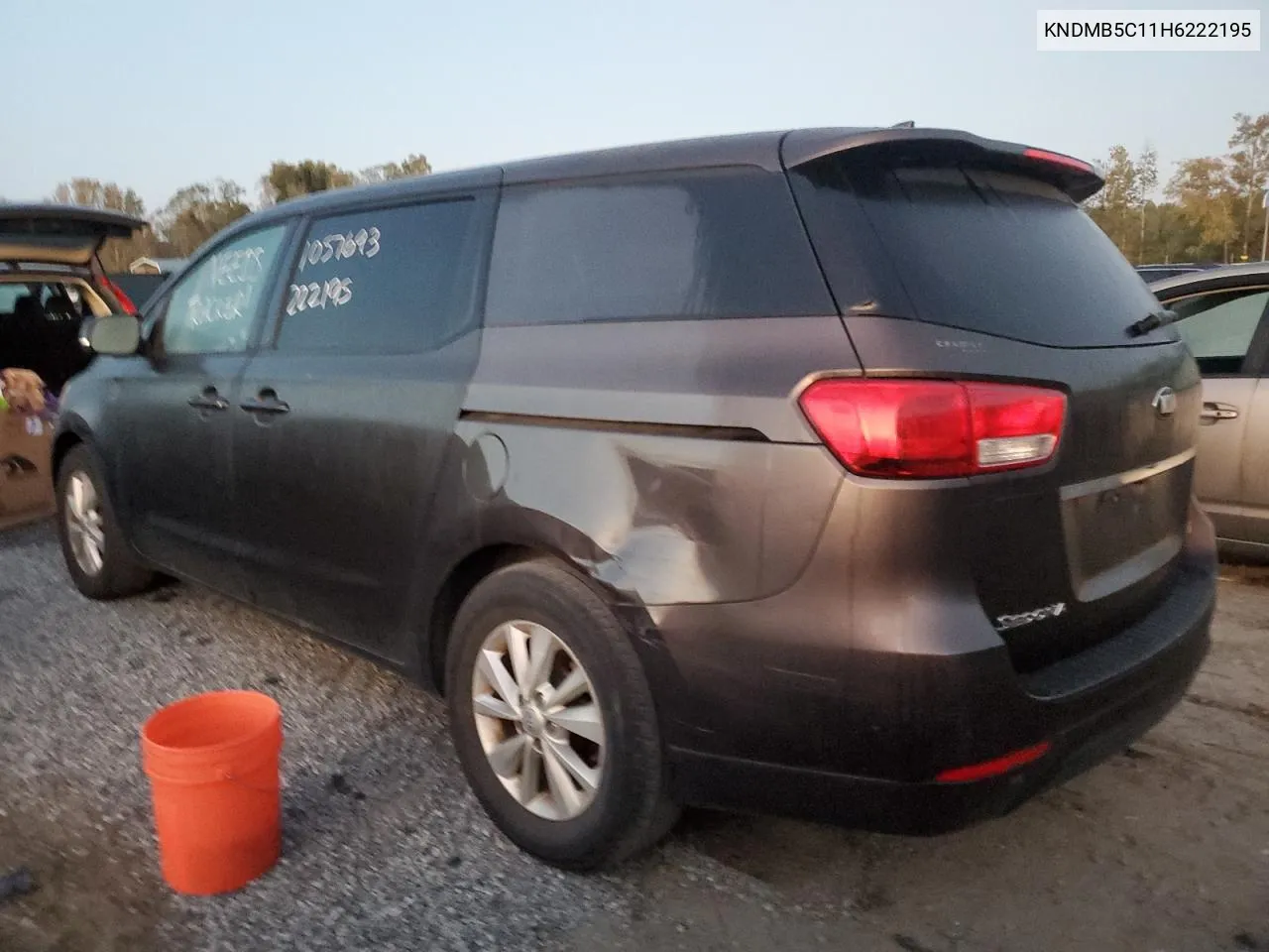 KNDMB5C11H6222195 2017 Kia Sedona Lx