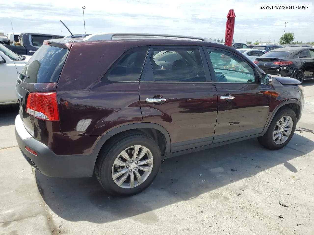 5XYKT4A22BG176097 2011 Kia Sorento Base