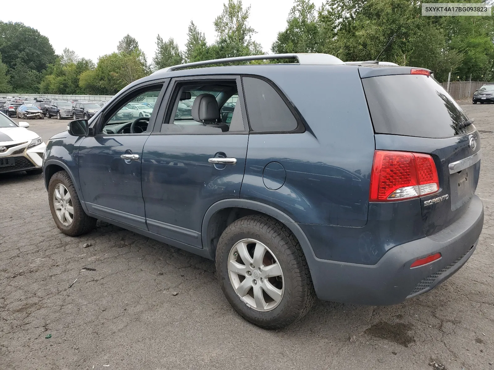 5XYKT4A17BG093823 2011 Kia Sorento Base