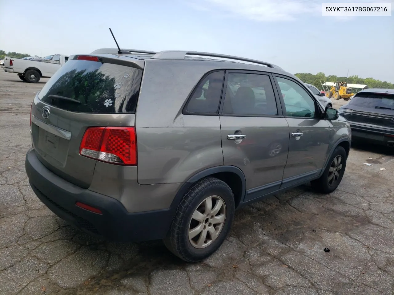 5XYKT3A17BG067216 2011 Kia Sorento Base