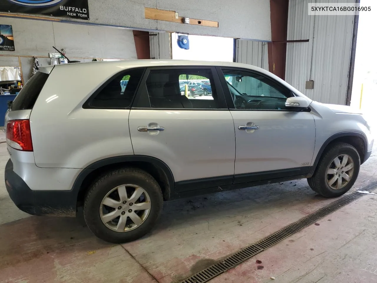 5XYKTCA16BG016905 2011 Kia Sorento Base