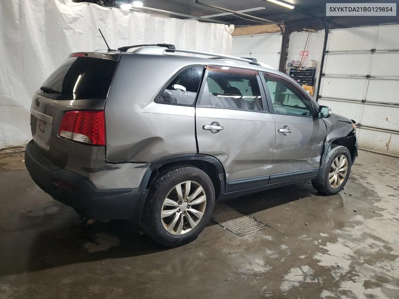 5XYKTDA21BG129854 2011 Kia Sorento Base