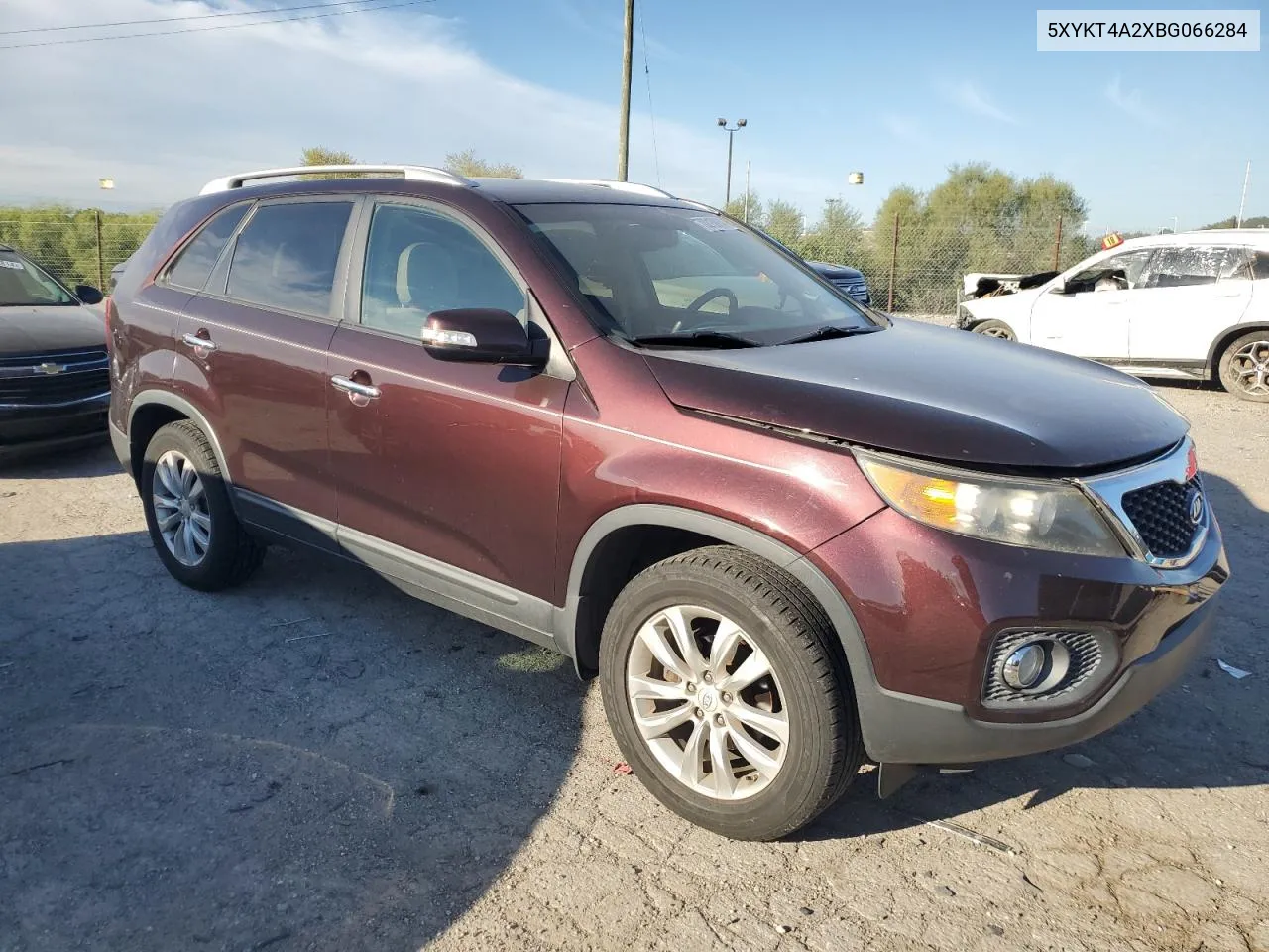 2011 Kia Sorento Base VIN: 5XYKT4A2XBG066284 Lot: 70215914