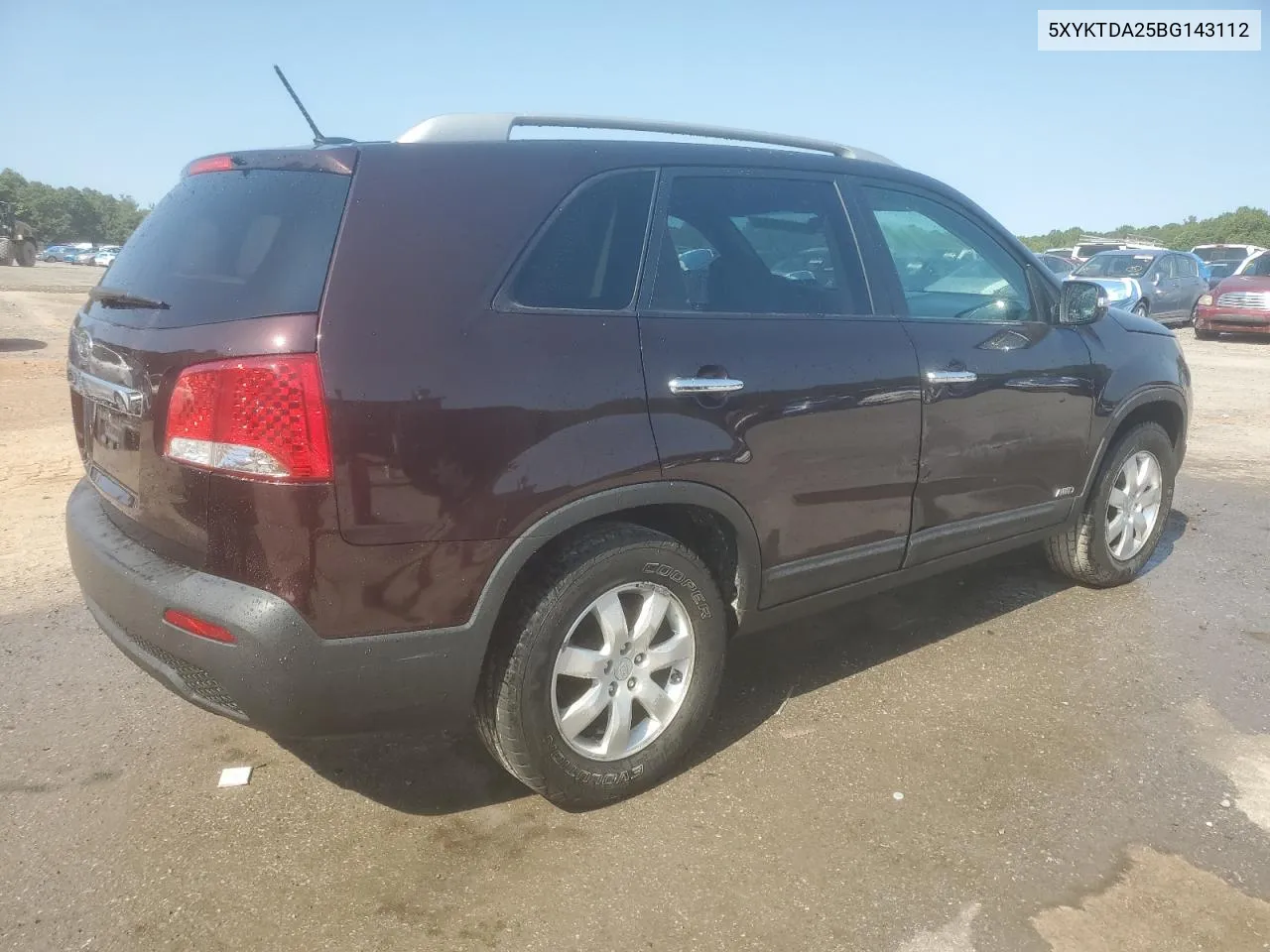 5XYKTDA25BG143112 2011 Kia Sorento Base