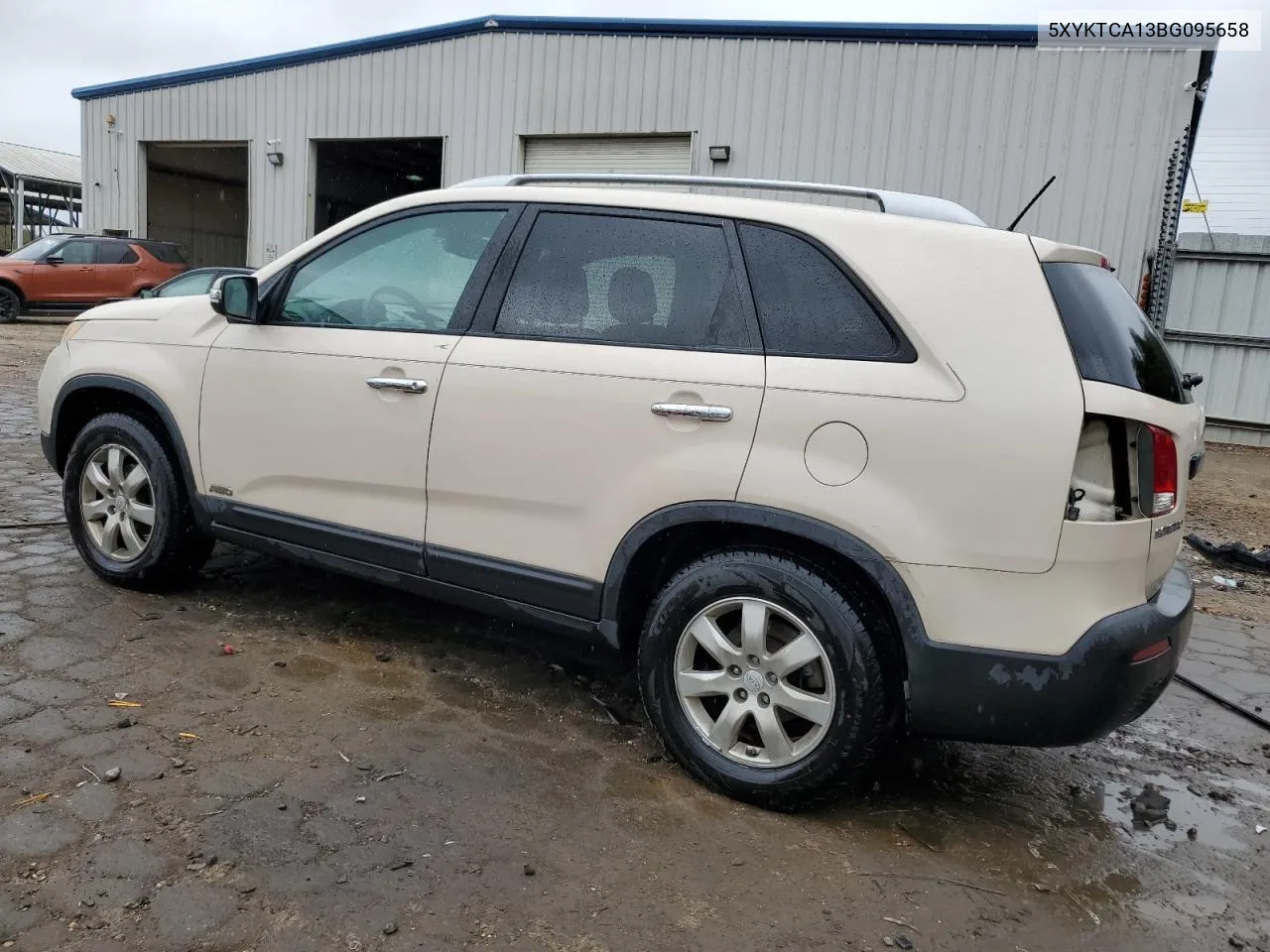 2011 Kia Sorento Base VIN: 5XYKTCA13BG095658 Lot: 79100314