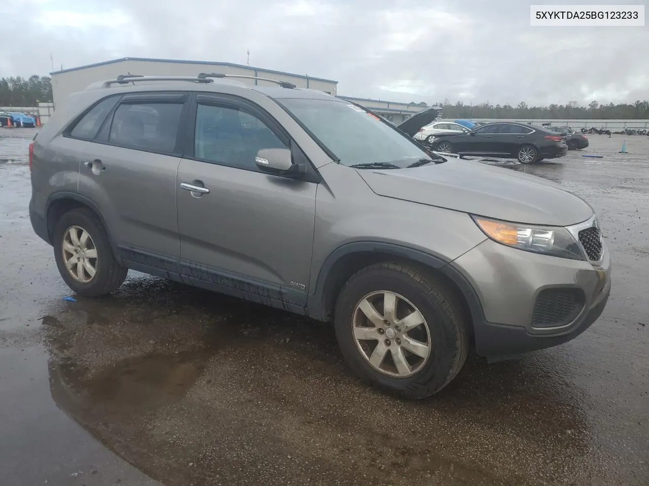 2011 Kia Sorento Base VIN: 5XYKTDA25BG123233 Lot: 79811334