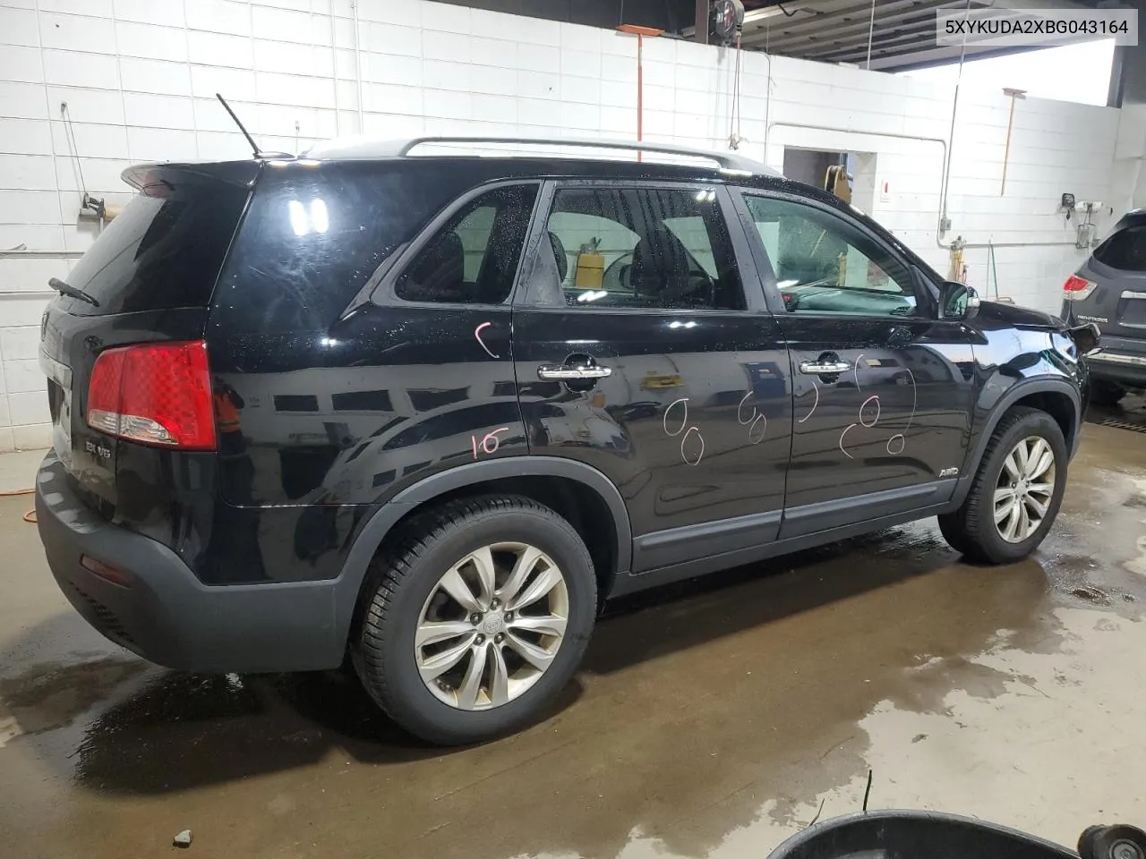 2011 Kia Sorento Ex VIN: 5XYKUDA2XBG043164 Lot: 79897864