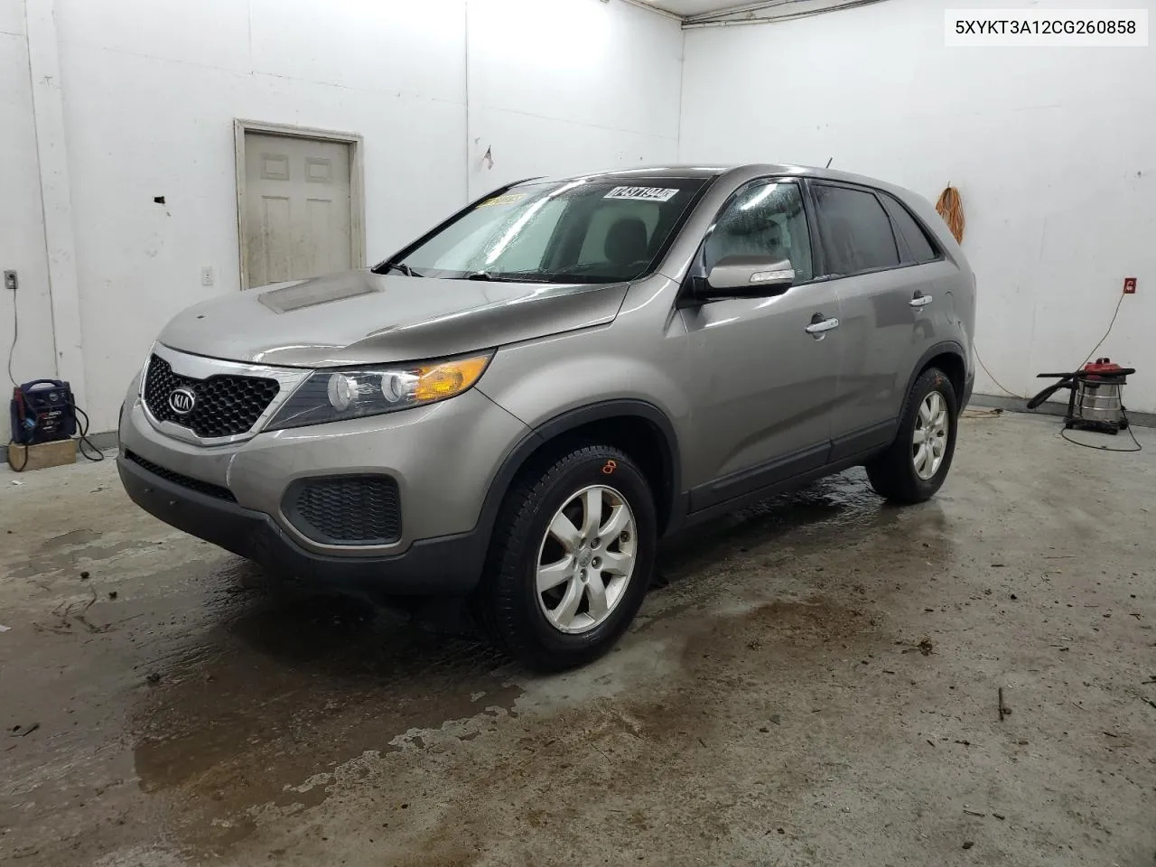 2012 Kia Sorento Base VIN: 5XYKT3A12CG260858 Lot: 74371944