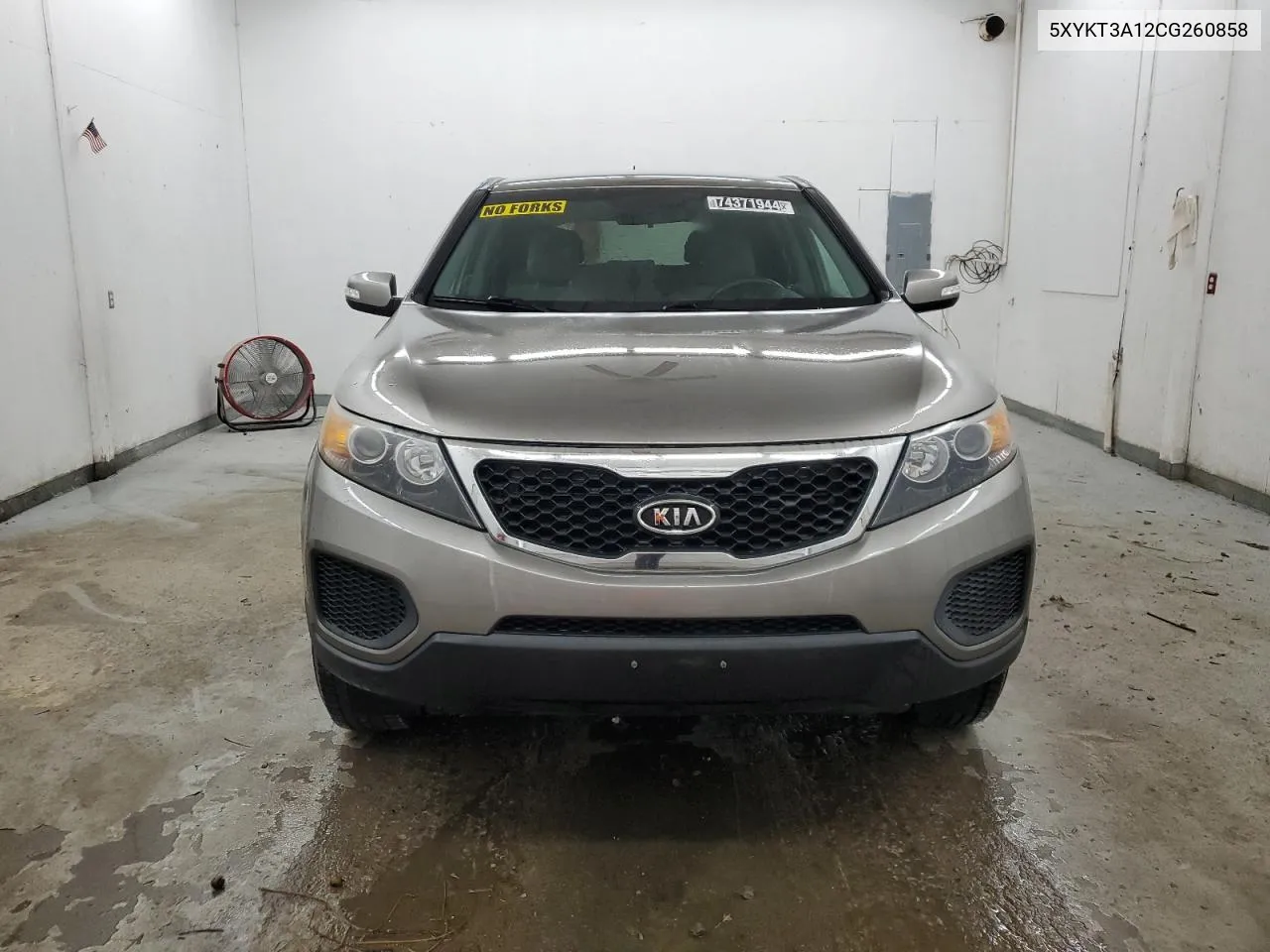 2012 Kia Sorento Base VIN: 5XYKT3A12CG260858 Lot: 74371944