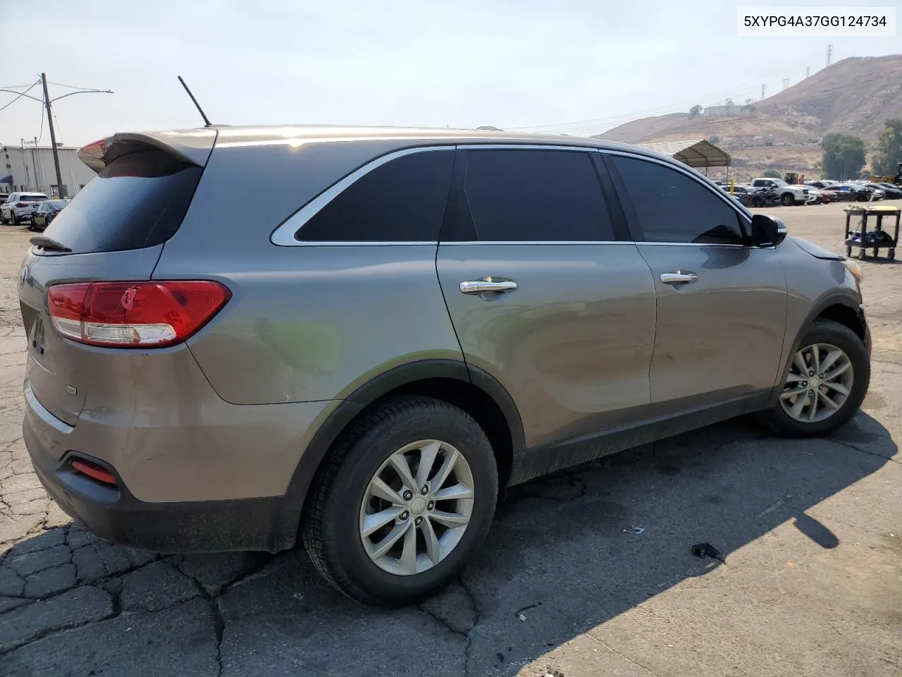 5XYPG4A37GG124734 2016 Kia Sorento Lx