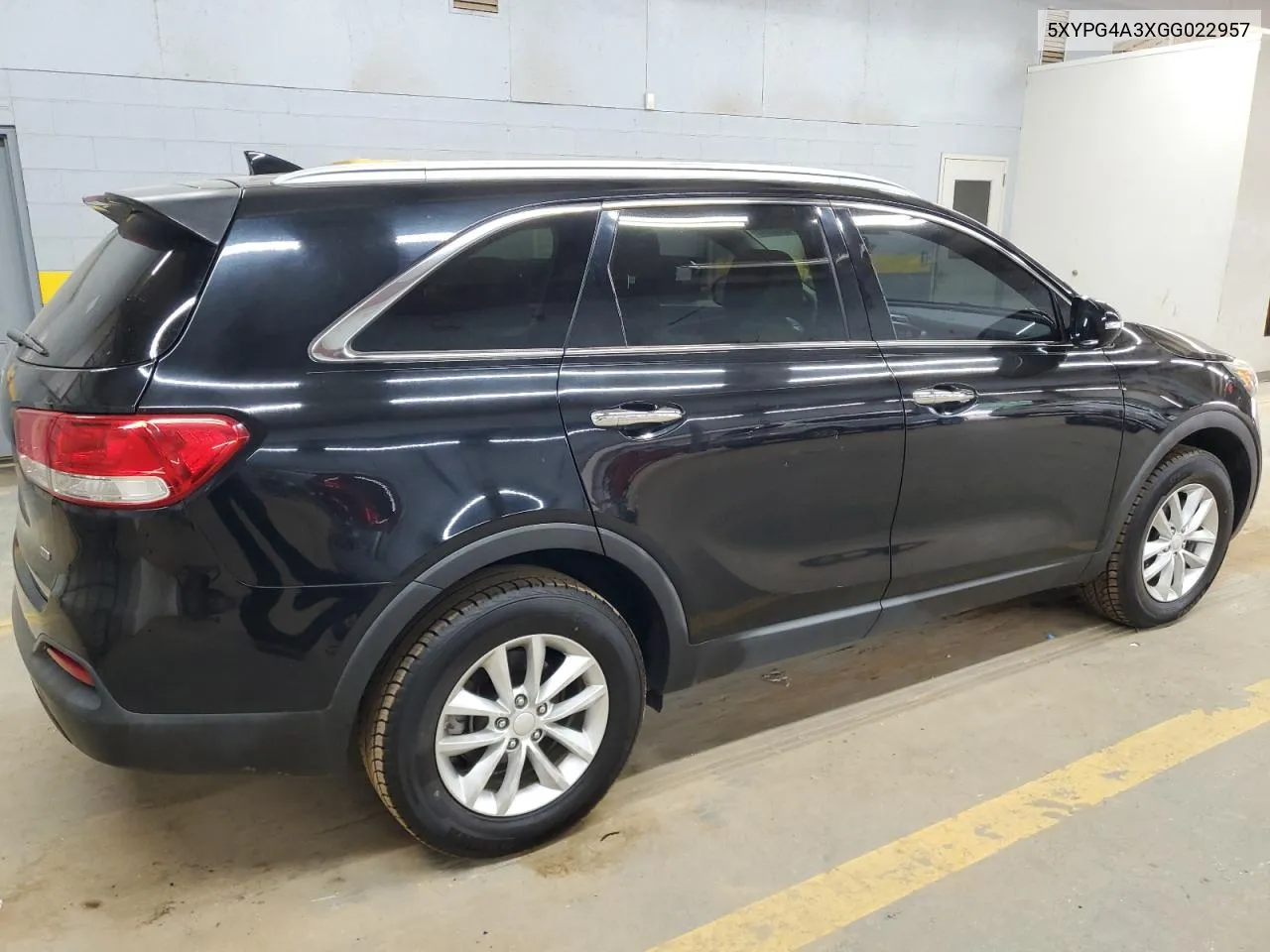 5XYPG4A3XGG022957 2016 Kia Sorento Lx