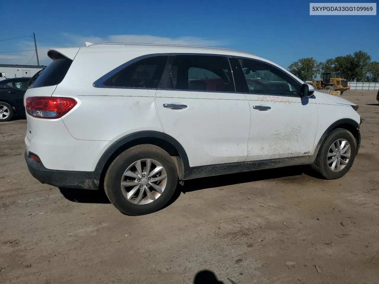 5XYPGDA33GG109969 2016 Kia Sorento Lx