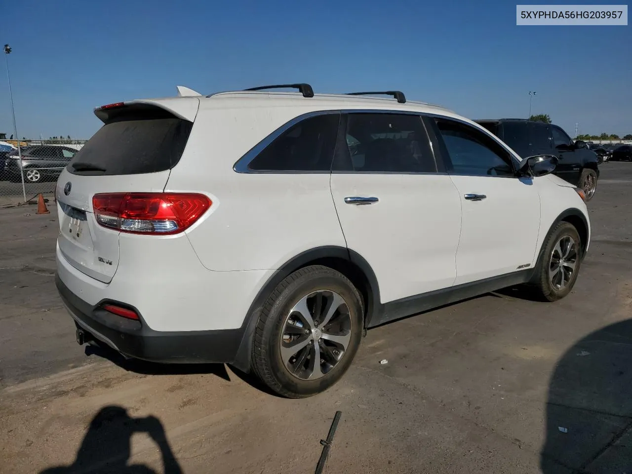 2017 Kia Sorento Ex VIN: 5XYPHDA56HG203957 Lot: 69904964