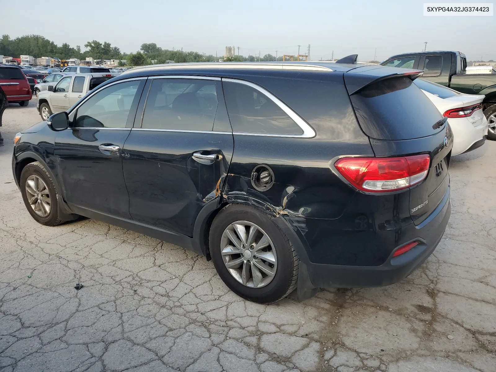 5XYPG4A32JG374423 2018 Kia Sorento Lx