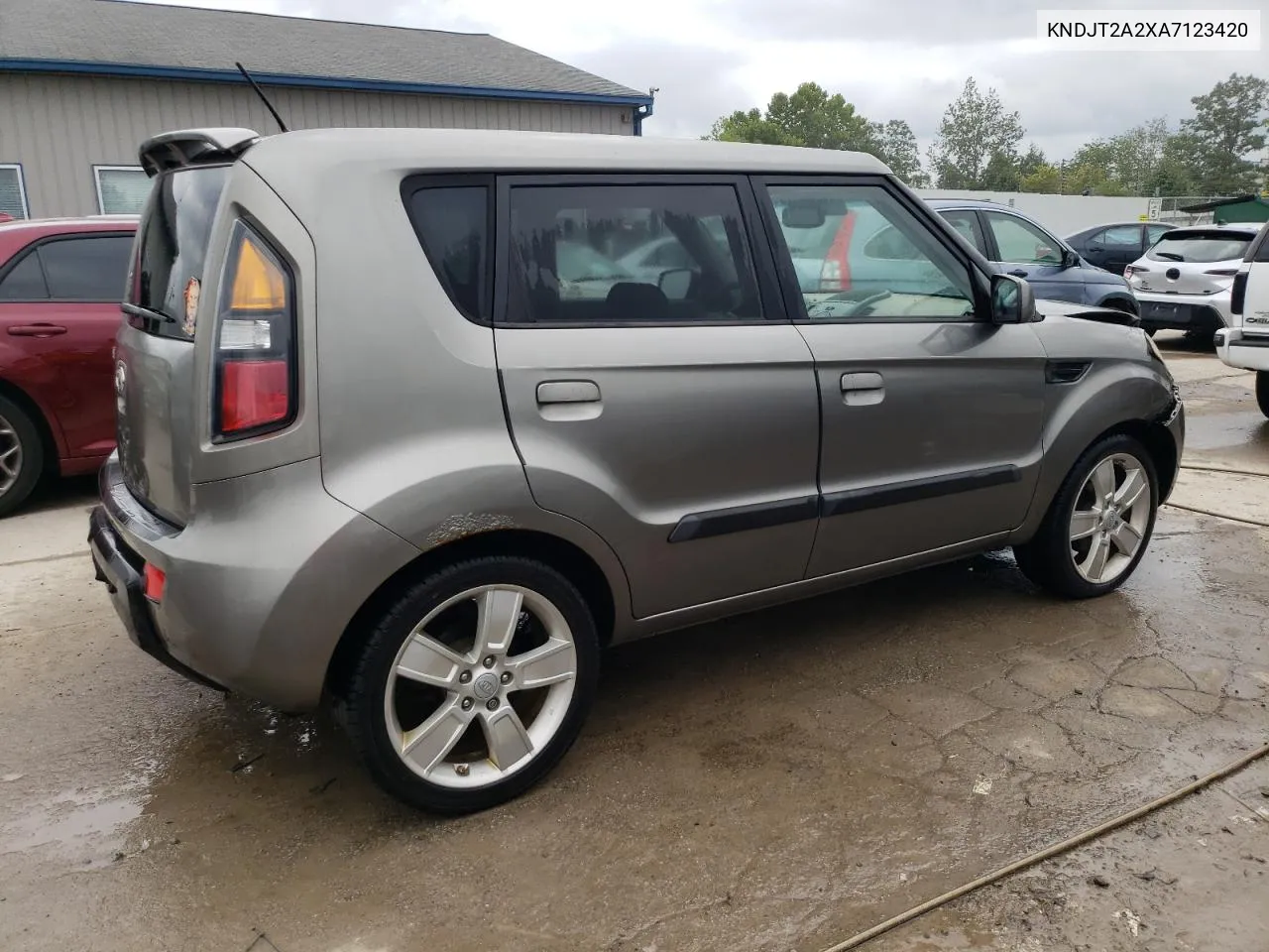 2010 Kia Soul + VIN: KNDJT2A2XA7123420 Lot: 66035124