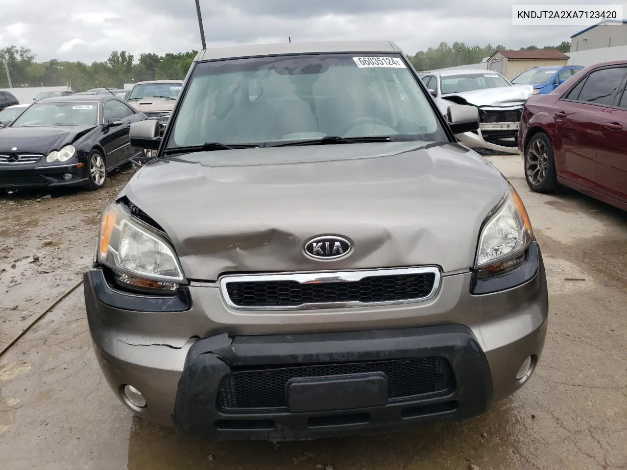 2010 Kia Soul + VIN: KNDJT2A2XA7123420 Lot: 66035124