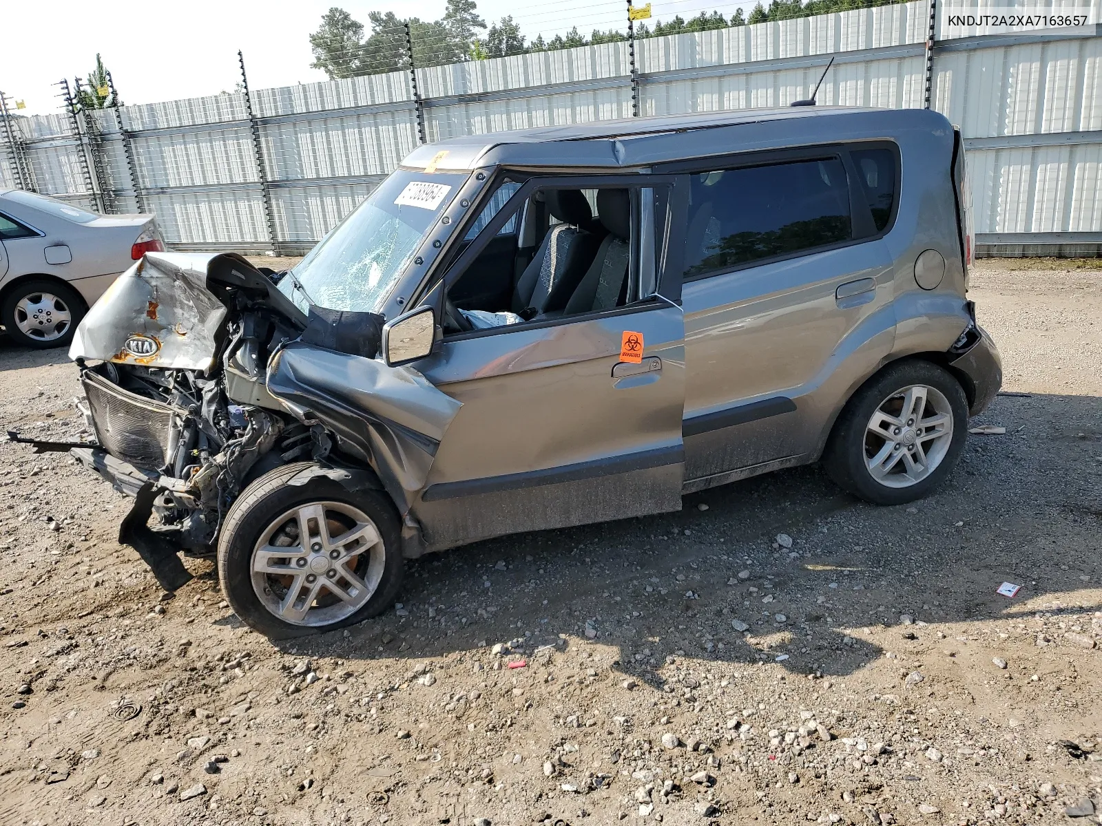 2010 Kia Soul + VIN: KNDJT2A2XA7163657 Lot: 67088964