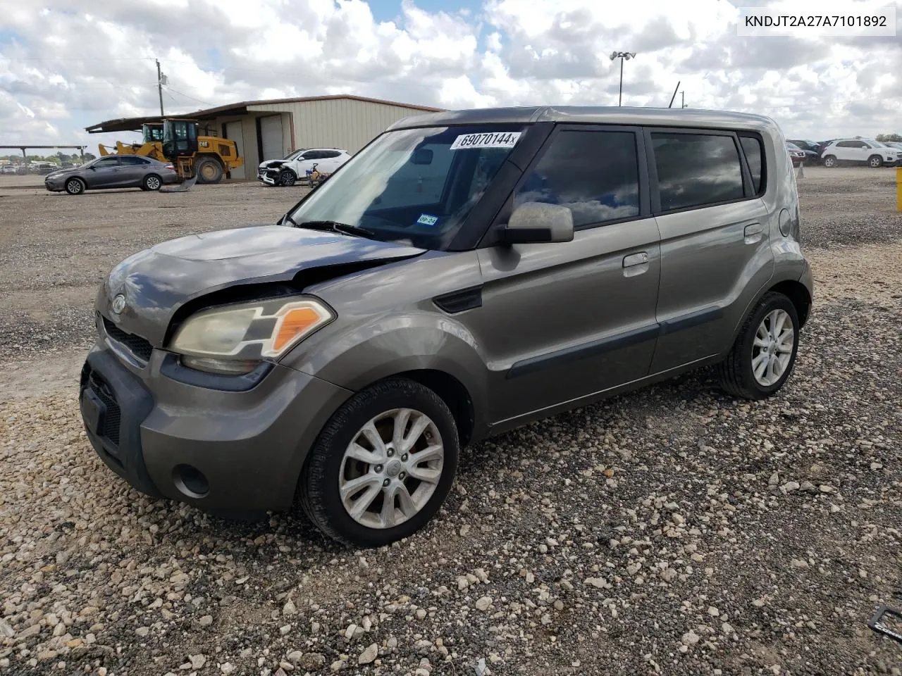 2010 Kia Soul + VIN: KNDJT2A27A7101892 Lot: 69070144