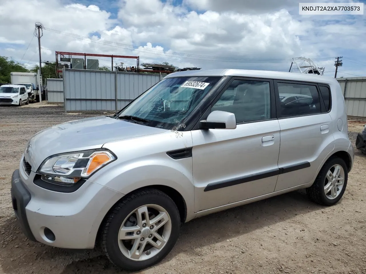 2010 Kia Soul + VIN: KNDJT2A2XA7703573 Lot: 69532674