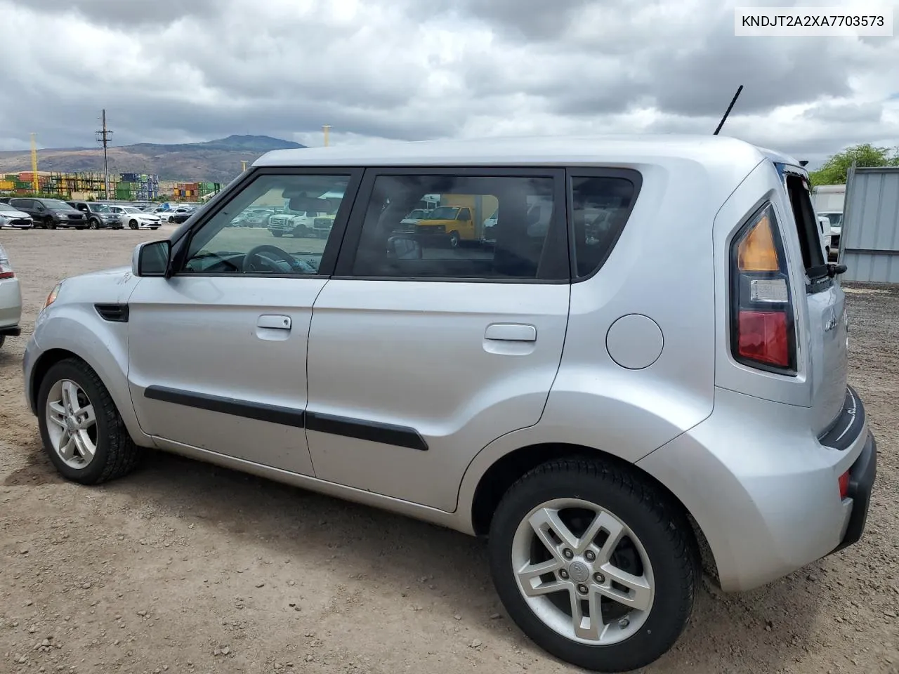 2010 Kia Soul + VIN: KNDJT2A2XA7703573 Lot: 69532674