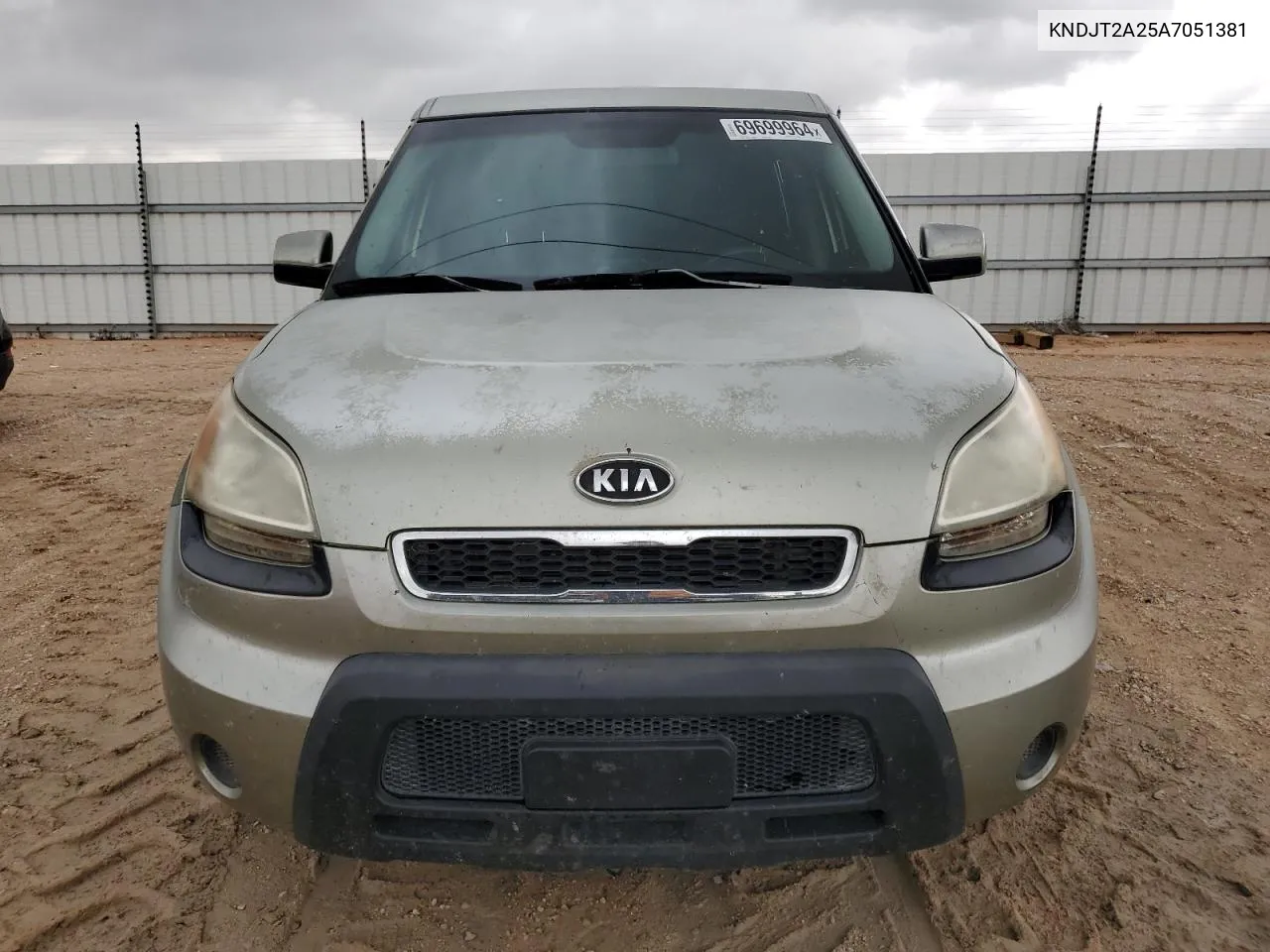 2010 Kia Soul + VIN: KNDJT2A25A7051381 Lot: 69699964