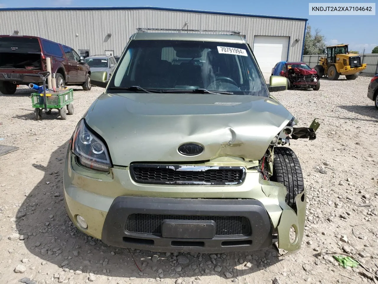 2010 Kia Soul + VIN: KNDJT2A2XA7104642 Lot: 70791994