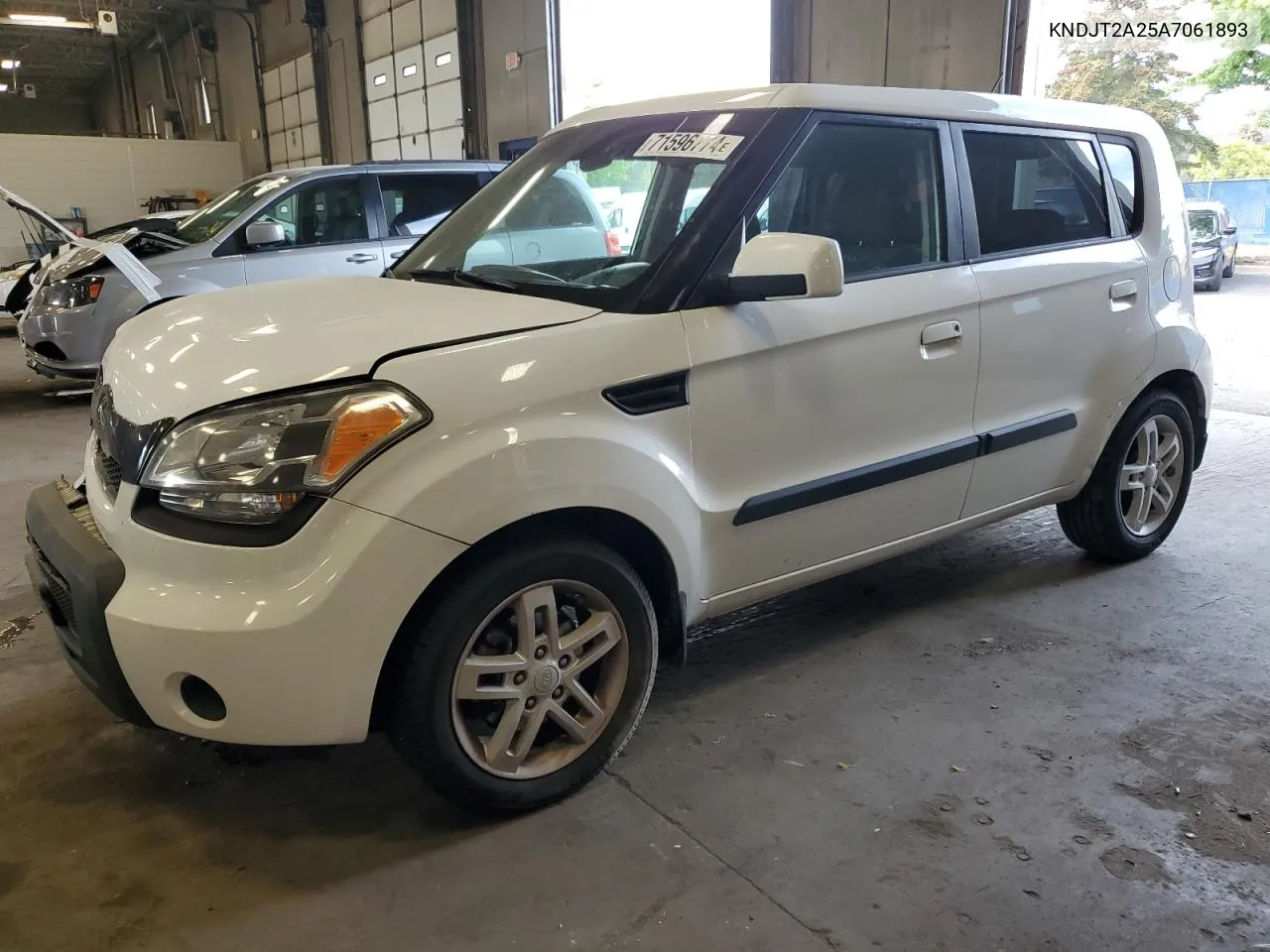 2010 Kia Soul + VIN: KNDJT2A25A7061893 Lot: 71596774