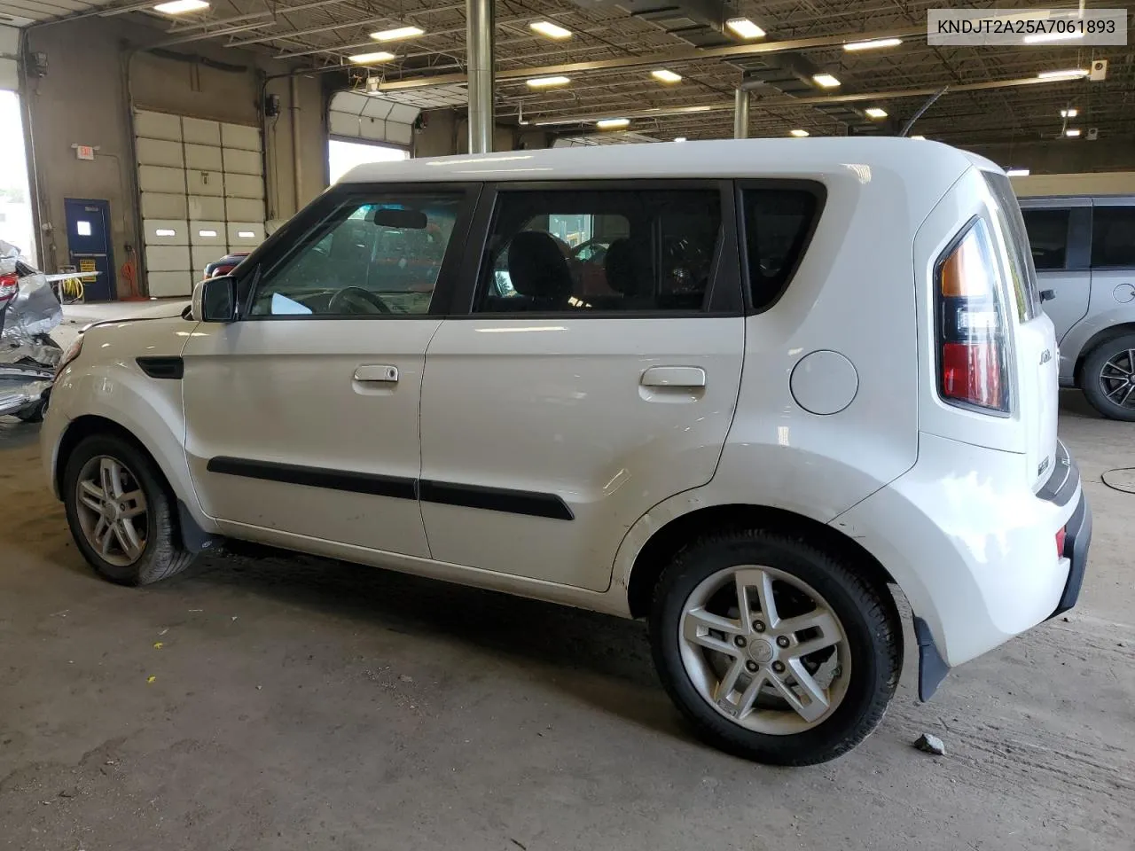 2010 Kia Soul + VIN: KNDJT2A25A7061893 Lot: 71596774