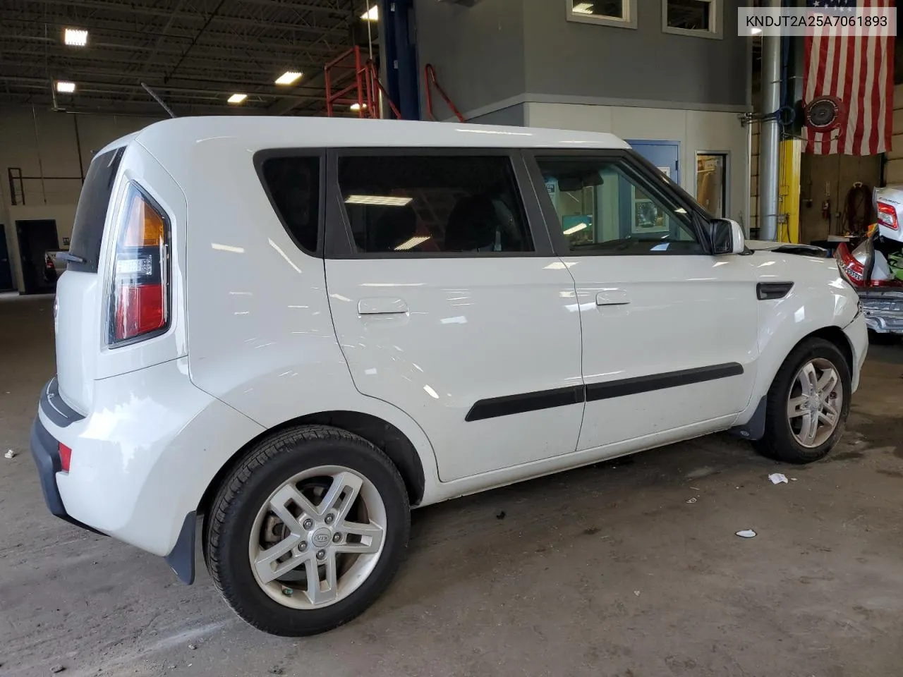 2010 Kia Soul + VIN: KNDJT2A25A7061893 Lot: 71596774