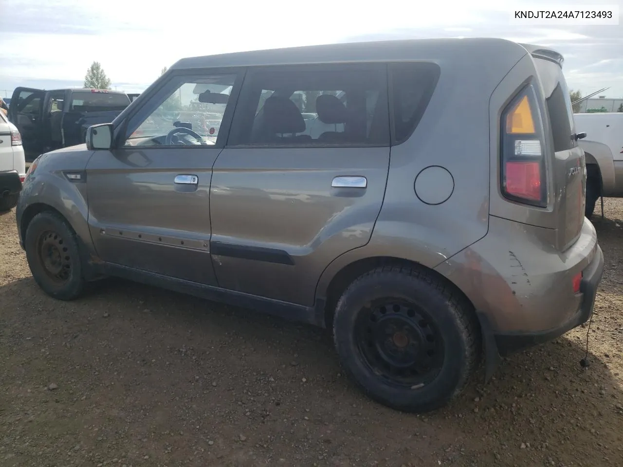 KNDJT2A24A7123493 2010 Kia Soul +