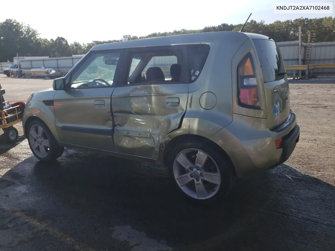 2010 Kia Soul + VIN: KNDJT2A2XA7102468 Lot: 73205814